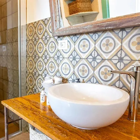 Guest house Masseria Ferarelli Trepizzi 4*